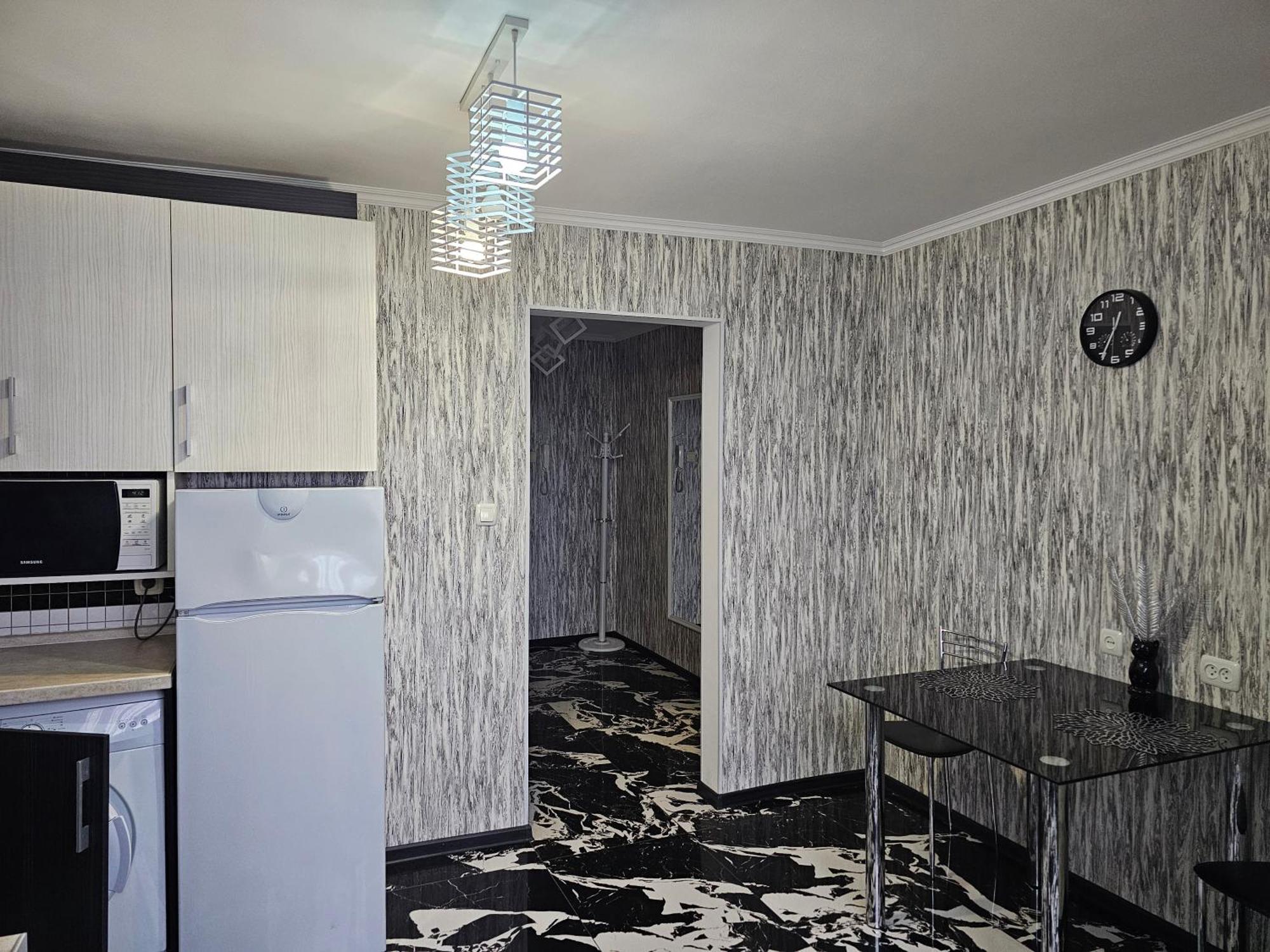Black And White Apartament